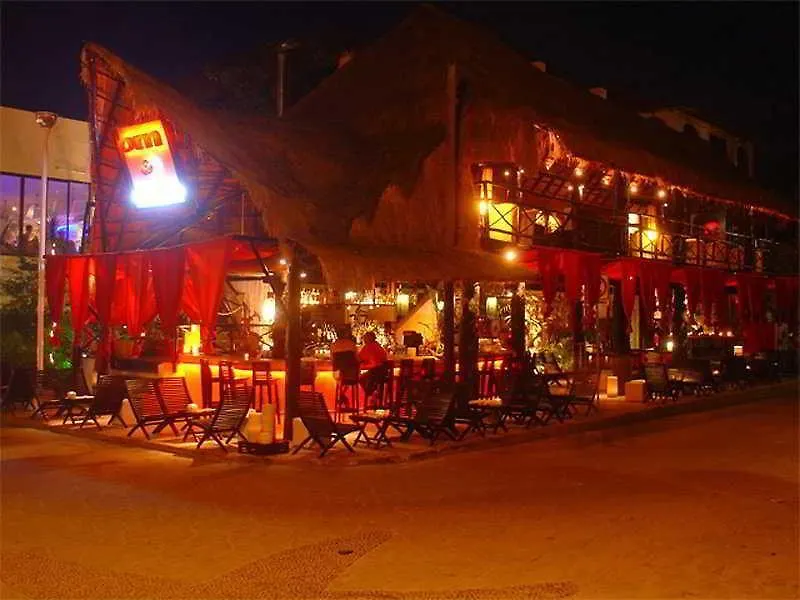 Om Hotel & Lounge-Bar location